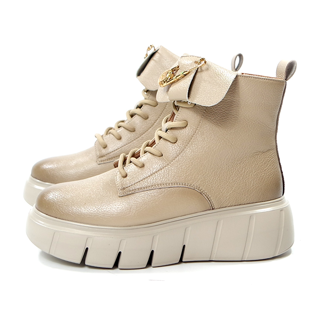 beżowe botki na platformie ze złotą ozdobą Potocki