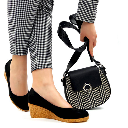 Damskie czarne czółenka koturn