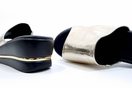 Damskie modne złote klapki koturn