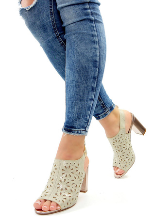 Damskie złote zabudowane miękkie sandały na słupku