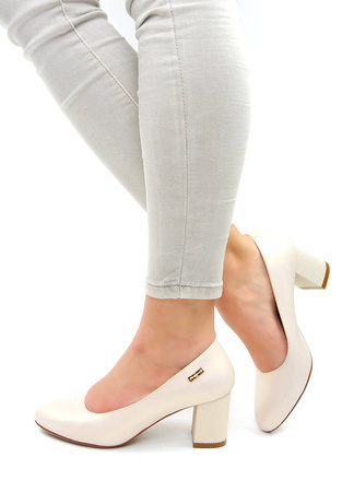 Damskie beżowe perłowe czółenka na klocku