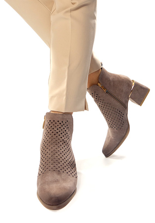 Damskie beżowe khaki ażurowe botki kowbojki na obcasie Potocki