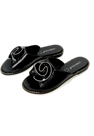 Damskie czarne klapki płaskie z różą Sabatina