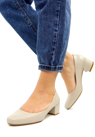 Damskie beżowe klasyczne czółenka klocek