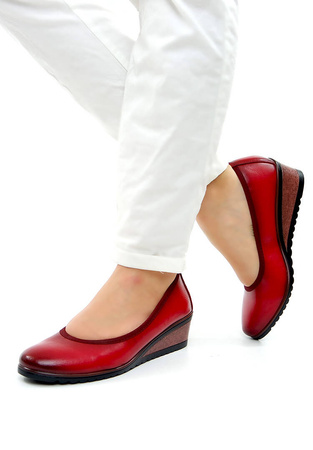 Damskie bordowe czerwone czółenka koturn Potocki