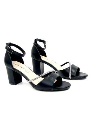 Damskie klasyczne czarne sandały na słupku