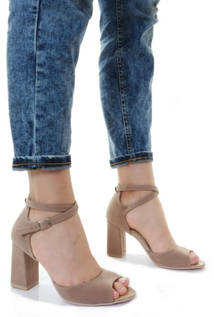 DAMSKIE BEŻOWY SANDAŁY NA OBCASIE