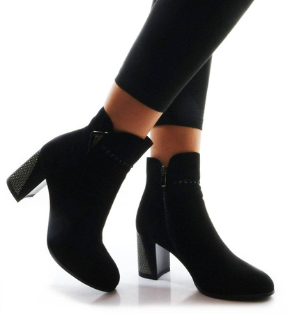 Damskie czarne botki z ozdobnym obcasem