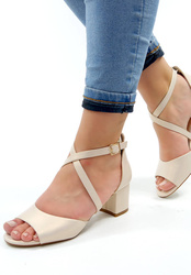 Damskie perłowe sandały na klocku zakryta pięta