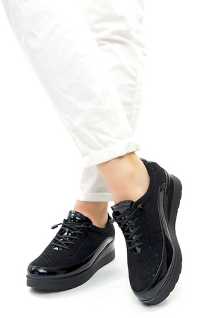 Damskie czarne sneakersy na koturnie