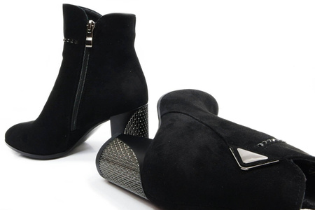Damskie czarne botki z ozdobnym obcasem