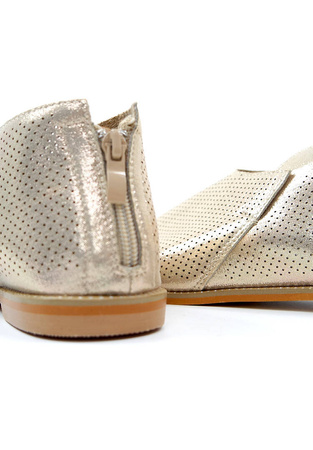 Damskie złote płaskie zabudowane sandały