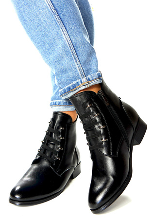 Damskie czarne krótkie botki na na niskiej podeszwie Potocki