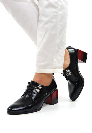 Damskie czarne półbuty klocek lakier wiązane Potocki