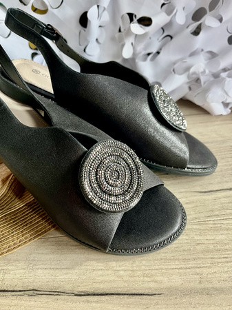 Damskie czarne płaskie sandały z wkładką ze skóry naturalnej