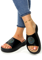 Damskie czarne klapki na koturnie platformie Potocki