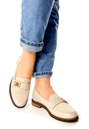 Damskie beżowe lakierowane mokasyny półbuty na klocku Potocki