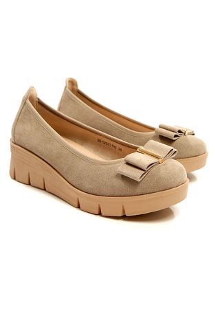 Damskie beżowe półbuty czółenka na koturnie platformie Potocki