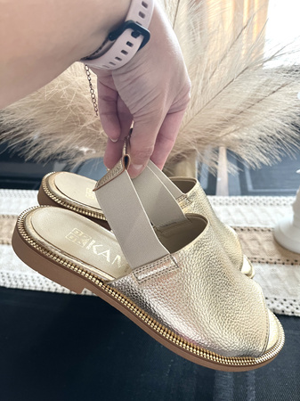 Damskie złote płaskie sandały wciągane na gumkę