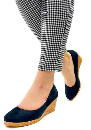 Damskie granatowe czółenka koturn