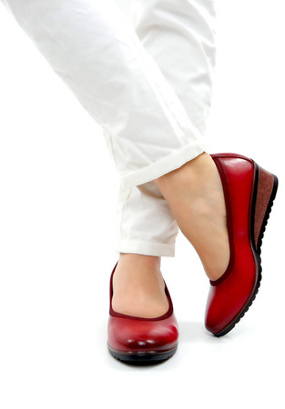 Damskie bordowe czerwone czółenka koturn Potocki