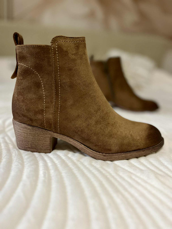 Damskie brązowe zamszowe krótkie botki kowbojki na obcasie 12737 Potocki