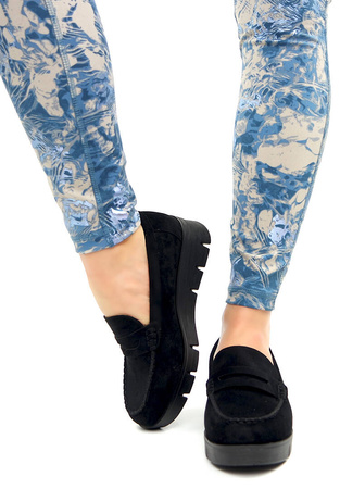 Damskie czarne półbuty koturn Potocki