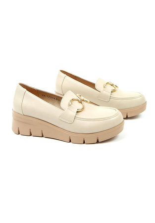 Damskie beżowe czółenka na koturnie Potocki