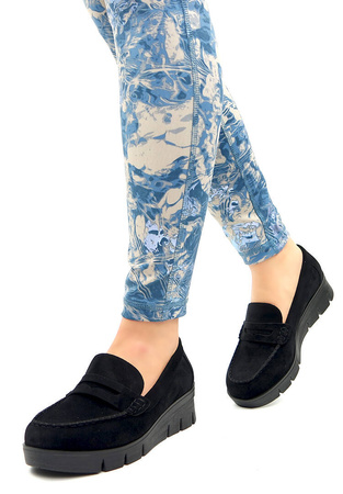 Damskie czarne półbuty koturn Potocki