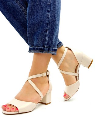 Damskie beżowe sandały na klocku paski na krzyż