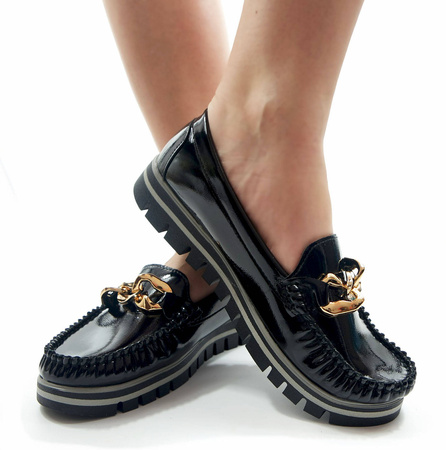 Damskie czarne mokasyny z łańcuchem