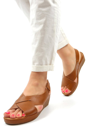 Damskie brązowe sandały koturn