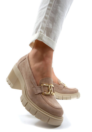 Damskie jasnobeżowe zamszowe półbuty słupek