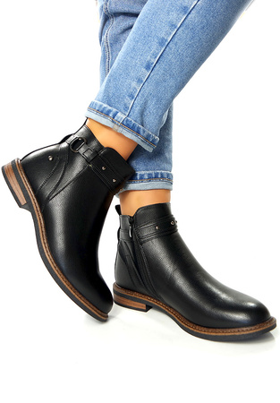 Damskie czarne krótkie botki na niskim spodzie zapinane na zamek