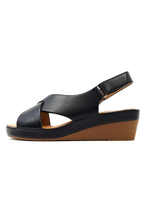 Damskie czarne sandały koturn