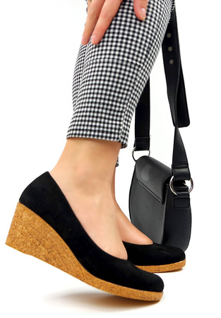 Damskie czarne czółenka koturn