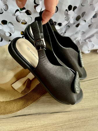 Damskie czarne płaskie sandały z wkładką ze skóry naturalnej