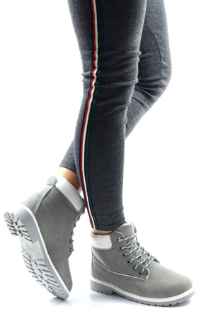 DAMSKIE SIWE TRAPERKI