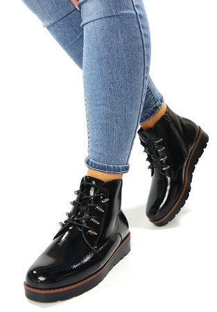 Damskie czarne lakier botki 19360 na platformie Potocki