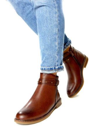 Damskie brązowe krótkie botki na niskim spodzie zapinane na zamek