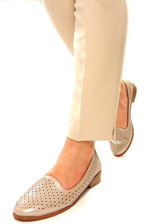 Damskie beżowe półbuty czółenka ażurowe na klocku Potocki