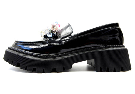 Damskie czarne lakierowane półbuty z kamieniami