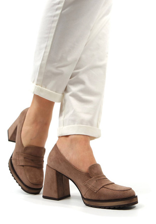 Damskie beżowe zamszowe półbuty słupek