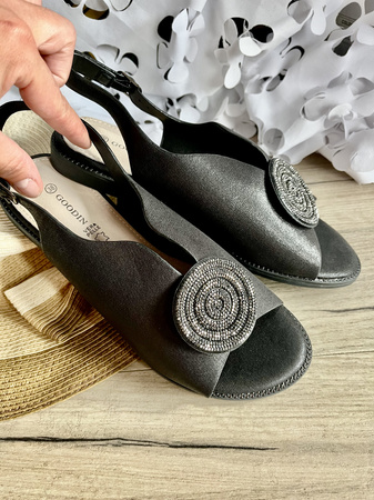 Damskie czarne płaskie sandały z wkładką ze skóry naturalnej