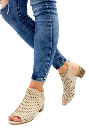 Damskie beżowe zabudowane sandały klocek