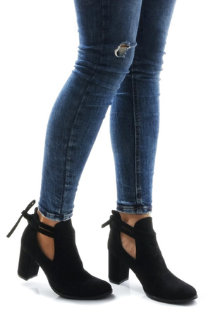 DAMSKIE CZARNE BOTKI Z WIĄZANIEM