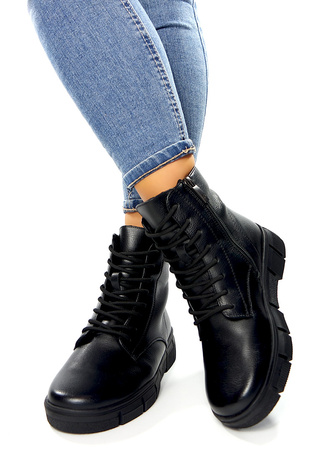 Damskie czarne botki trapery na koturnie Potocki