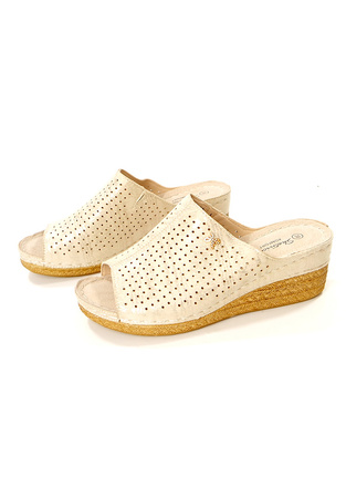 Damskie złote klapki ażurowe na niższym koturnie