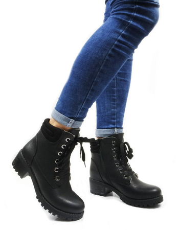 DAMSKIE CZARNE TRAPERKI