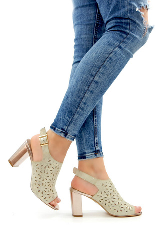 Damskie złote zabudowane miękkie sandały na słupku